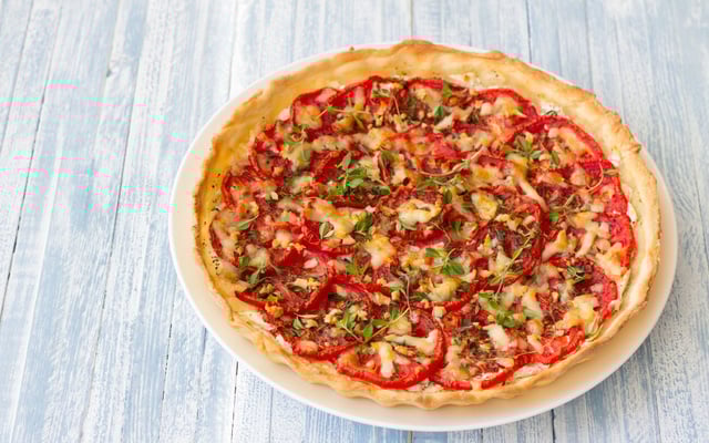 Tarte à la tomate, poulet et fromage