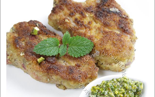 Côtelettes d'agneau panées et pesto menthe pistache