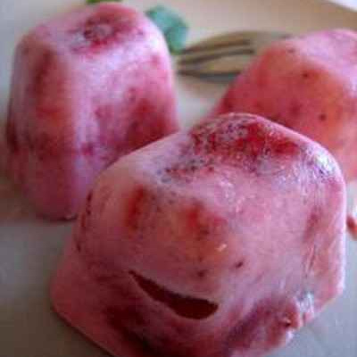 Cubes glacés à la fraise parfumés à la menthe....fraise !