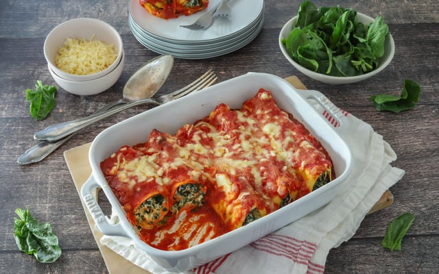 Cannellonis ricotta et épinards à la sauce tomate