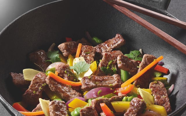 Wok de légumes et son haché au bœuf en émincés