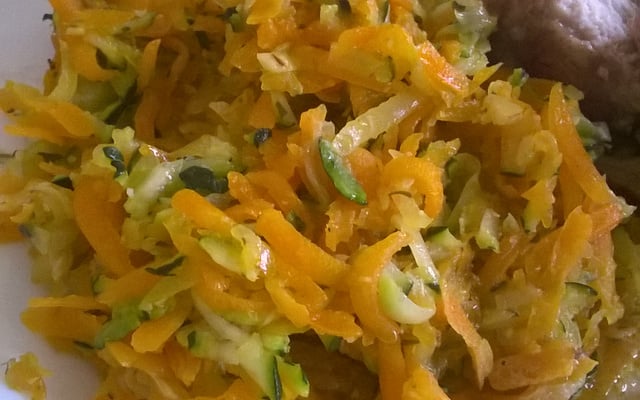 Poêlée de courgettes et carottes en julienne