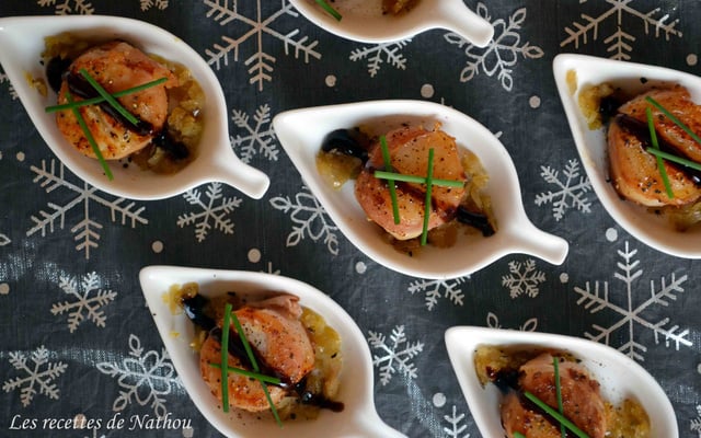 Cuillères de Saint-Jacques poêlées au lard et échalotes confites