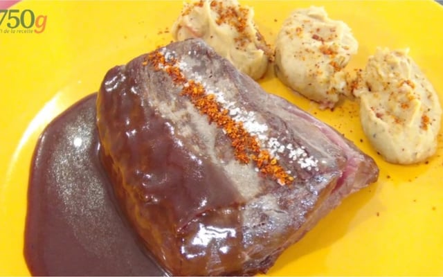 Pavé de venaison, sauce au vin rouge