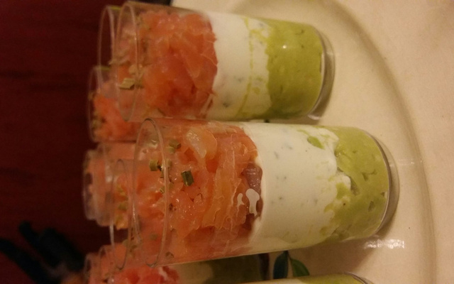 Verrine avocat-saumon-boursin