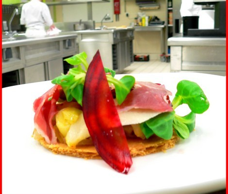 Tarte fine aux légumes rôtis, parmesan et jambon