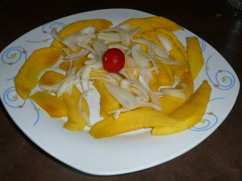 Salade de mangues aux oignons