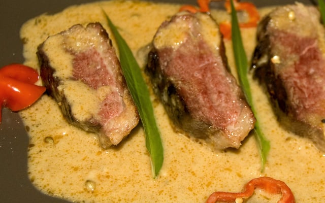 Magrets de canard au curry rouge