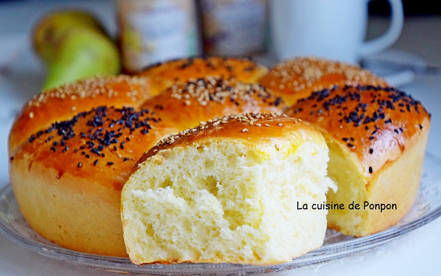 Pain de Radia aux graines de sésame dorées et noires