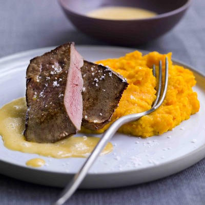 Foie de génisse, jus à la réglisse et purée de potimarron