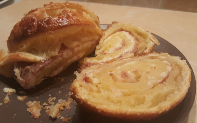 Petits feuilletés au jambon de Parme et Emmental