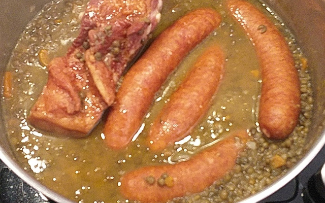 Saucisses aux herbes aux lentilles