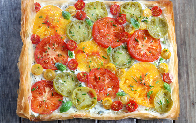Tarte multicolore aux tomates