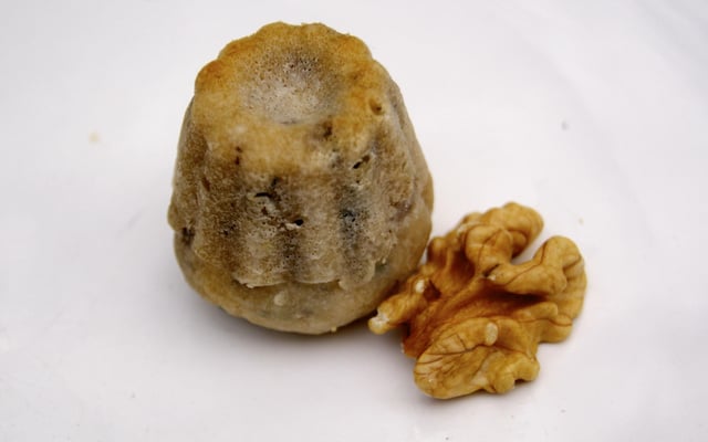 Mini cannelés au Roquefort et aux noix