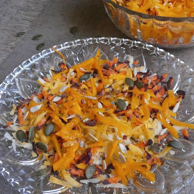 Potimarron râpé à l'orange et carottes anciennes et sauce à l'ortie séchée