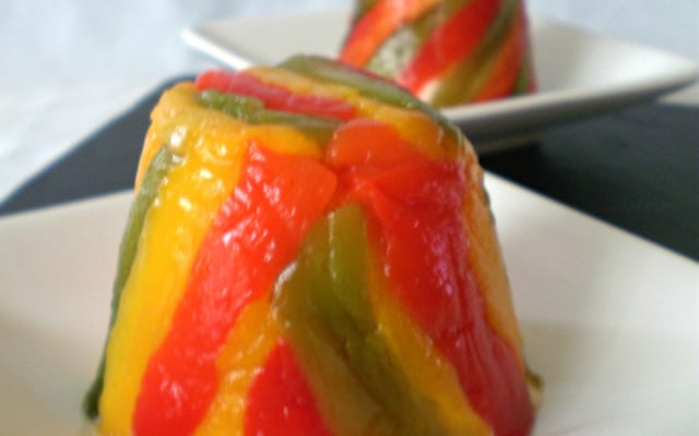 Petits dômes de poivrons au surimi et tartinade de carottes, poire et noix de coco