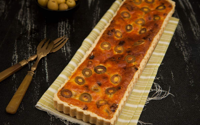 Tarte à la ricotta, tomates séchées et olives