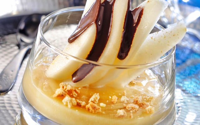 Délice de poires, crème d'amande et chocolat
