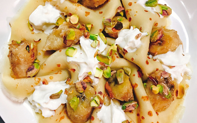 Crêpes aux bananes rôties & chantilly