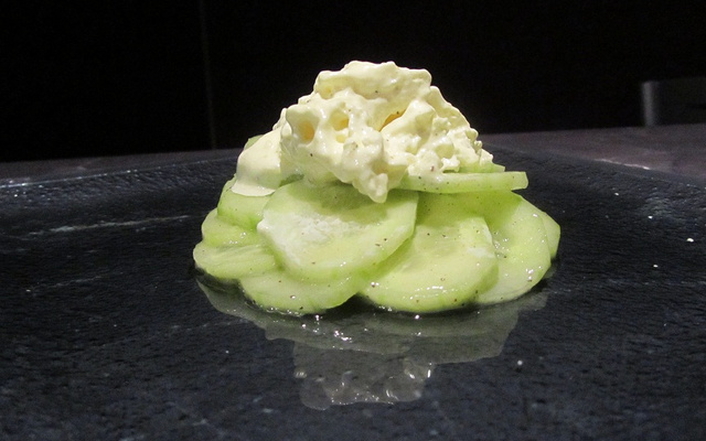 Concombres et crème légère au curry