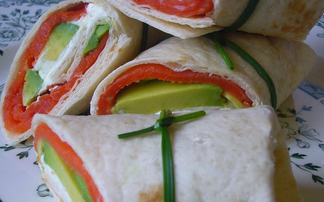 Wraps au saumon fumé, avocat et Philadelphia