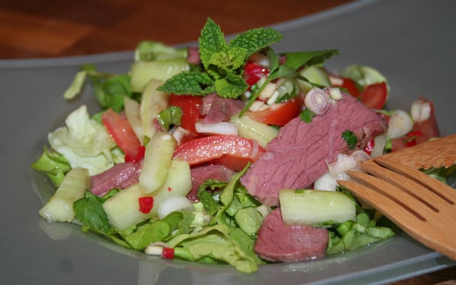 Salade composée d'inspiration thaïe