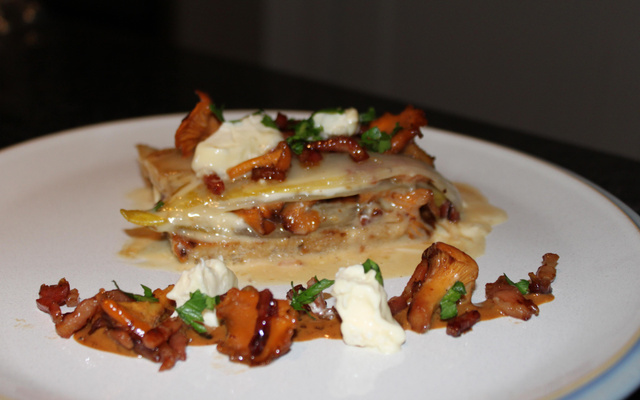 Mille-feuilles d'endive au Saint-Marcellin sur toast