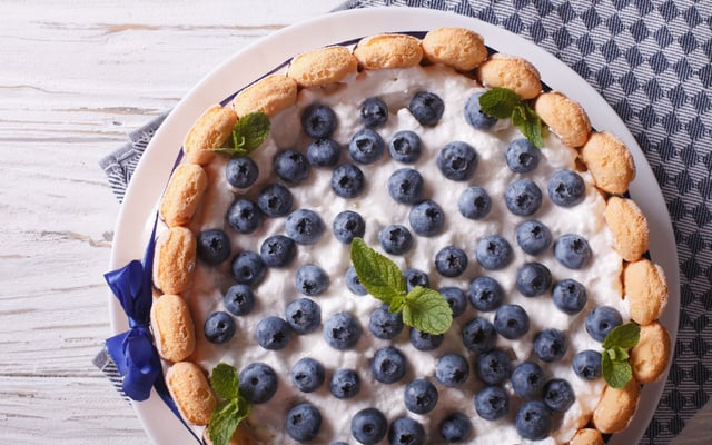 Charlotte aux myrtilles allégée