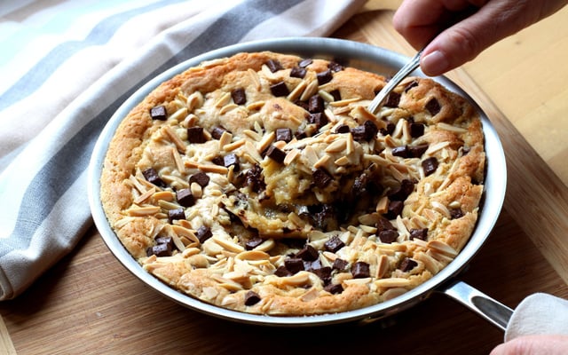 Cookie géant à la poêle ou one pan cookie