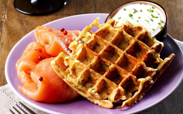 Gaufres de pomme de terre au saumon fumé rapides