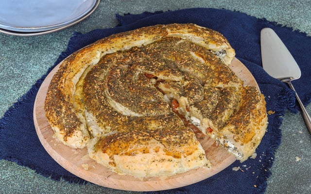Tarte feuilletée escargot aux épinards, féta, tomates séchées et mozzarella