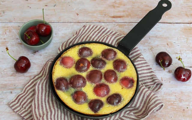 Clafoutis léger aux cerises à la poêle