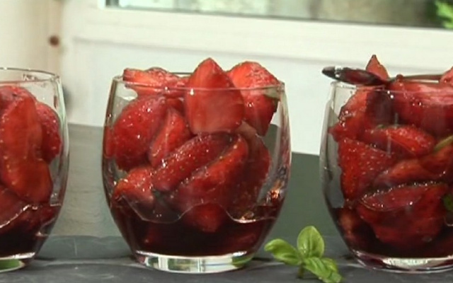 Soupe de fraise au basilic et vinaigre balsamique