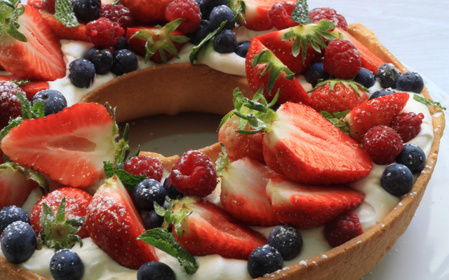 Tarte à trou aux fruits rouges