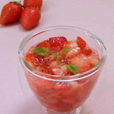 Fraises à la menthe et au citron caviar