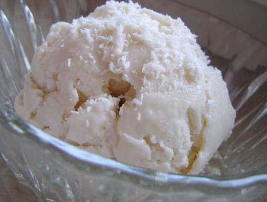 Glace à la noix de coco exotique