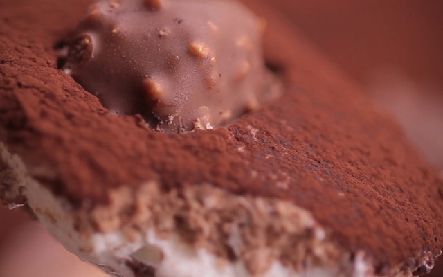 Cheesecake façon tiramisu aux Ferrero Rocher ®