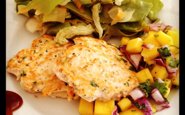 Galettes de saumon et leur salsa de mangue