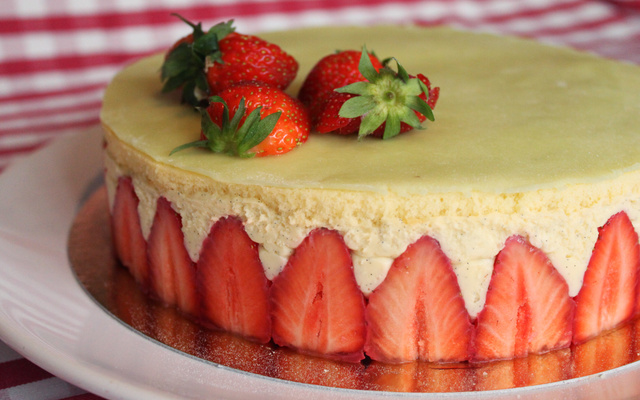 Fraisier et crème mousseline à la vanille 
