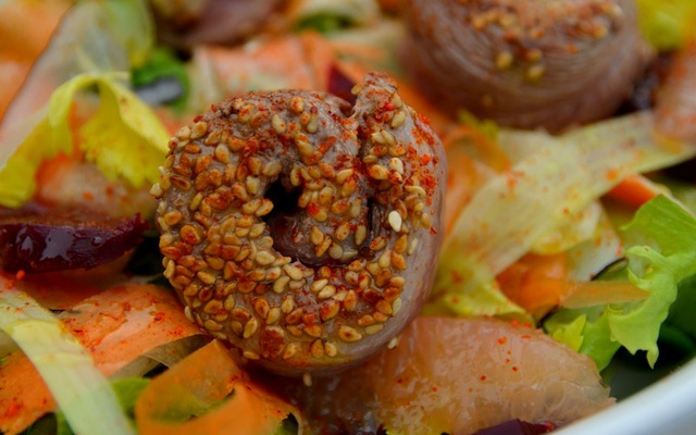 Salade d'aiguillettes de canard au sésame et pamplemousse
