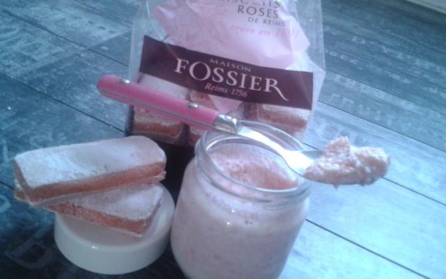 Yaourts aux biscuits roses de Reims et grenadine