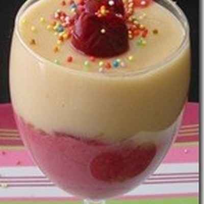 Créme anglaise cachant une mousse de cerise Griotte