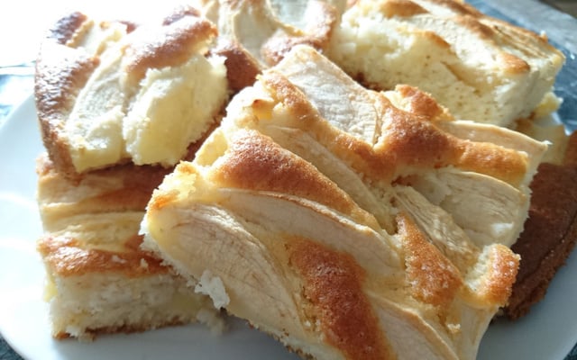Gâteau aux petits suisses et pommes