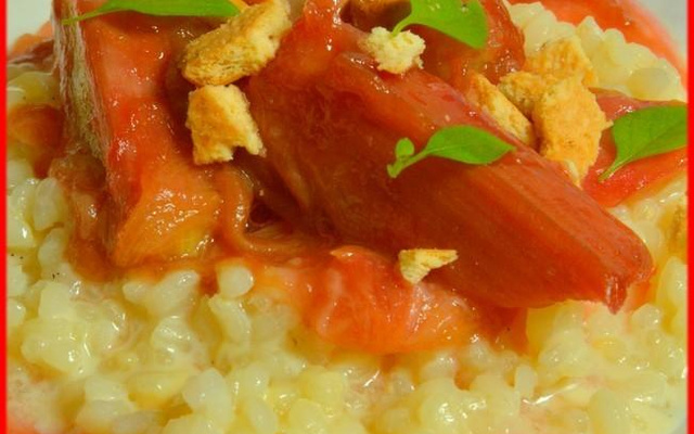 Riz au lait glacé, rhubarbe et basilic