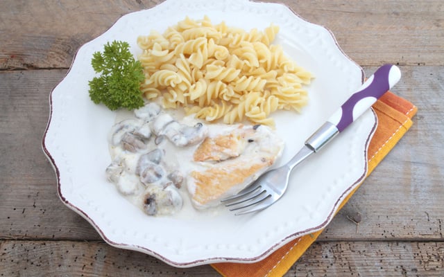 Escalope de poulet aux champignons et à la crème