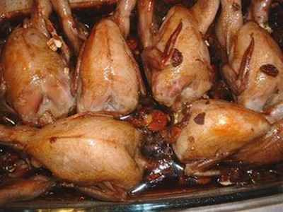 Cailles rôties et farcies à la compote de pomme