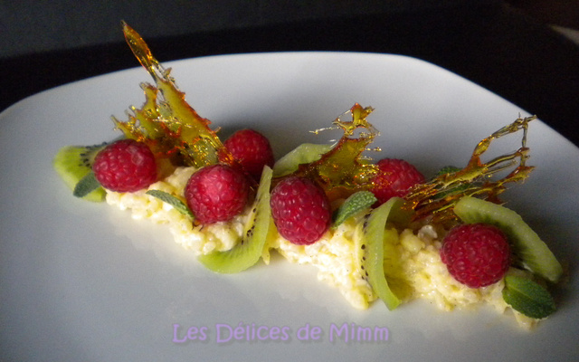 Riz au lait aux framboises, kiwis et caramel