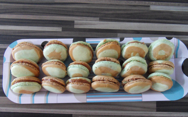 Macarons au chocolat et au caramel