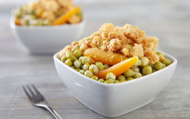 Crumble de parmesan de petits pois carottes au curry