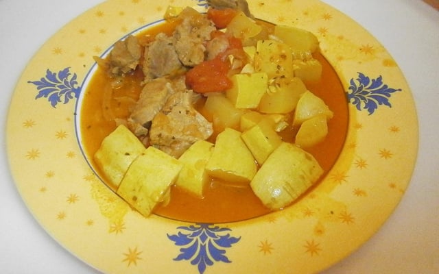 Agneau aux courgettes, tomates, épices et citron confit